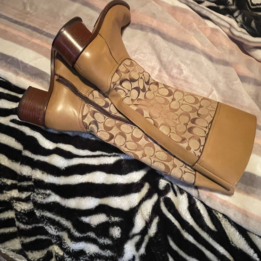 Coach boots 👢 - Picture 3 of 9